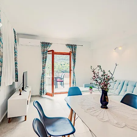 2 Bedroom Beautiful In Kneze Lejlighed *