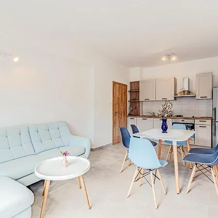 2 Bedroom Beautiful In Kneze Lejlighed *