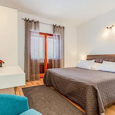 2 Bedroom Beautiful In Kneze Lejlighed Pupnat