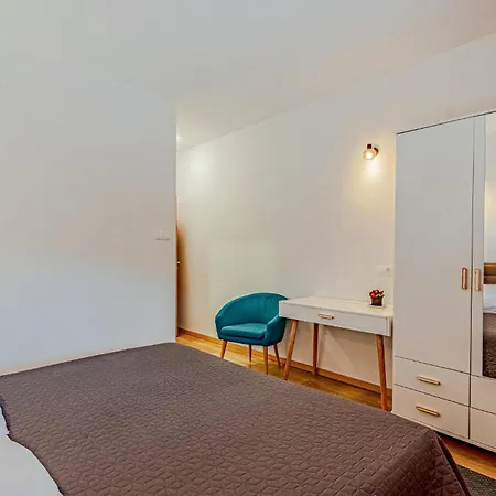 Appartement Amazing In Kneze With Wifi